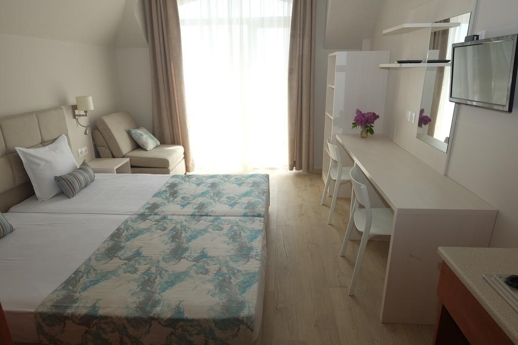 Helios Hotel Balchik Esterno foto