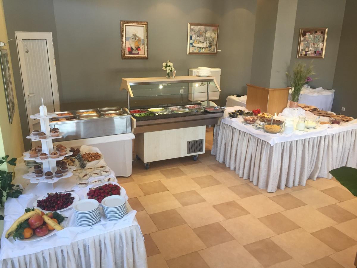 Helios Hotel Balchik Esterno foto